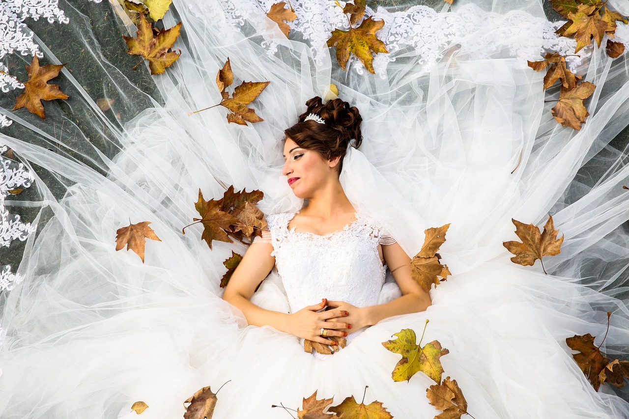 bride, wedding, lying down-1874655.jpg